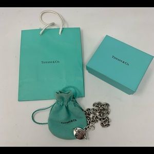 Tiffany & Co. Return to Tiffany Oval Tag Choker Necklace Sterling Silver w Pouch